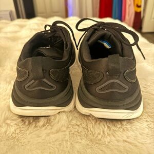 Black Hoka gaviota 5s